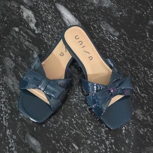 BRAND NEW UNISA BOWNOT SQUARE-TOE SLIDE